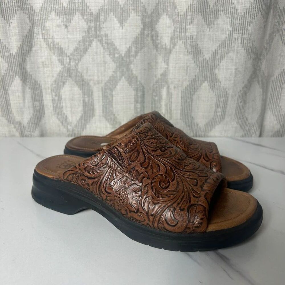 Women's Ariat heels Size 6